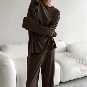 Set Pigiama Elegante in Morbida Viscosa per Donna, Traspirante, Maniche Lunghe, Lunghezza Intera - Product Image 4