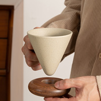 Tasse à café en céramique de style gothique en forme d'entonnoir rétro de 250 ml, mug à thé au lait en poterie rugueuse avec soucoupe et poignée en bois