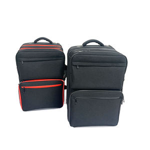 Sac à dos portable de grande capacité pour les fournitures de barbier avec un port USB et un cadenas à code à l'extérieur. - Product Image 3