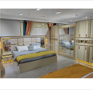 Juego de Muebles de Dormitorio de Lujo Elegante con Armario de 8 Puertas con Espejo e Iluminación LED, Hermoso Juego de Dormitorio de Lujo Tamaño Super King - Product Image 1