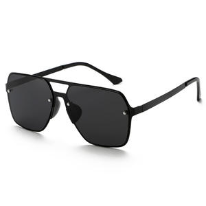 Gafas de Sol Unisex con Marco Metálico Gris Jack, Protección UV400, Lentes TAC, Estilo Aviador Grande para Hombre y Mujer - Product Image 3