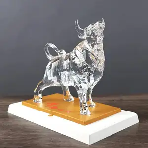 Statue de taureau en cristal acrylique motif animal artisanat sculpture de décoration en résine pour la maison salon bureau foyer décor