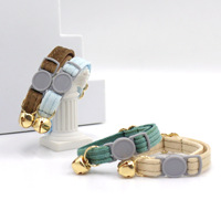 Collier pour chien et chat en velours de luxe, écologique, réglable, avec clochette, design personnalisable, couleur unie, durable et doux