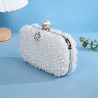 Pochette de mariée de luxe faite à la main en perles, élégante pochette de soirée blanche perlée avec chaîne argentée brillante pour mariage et fête