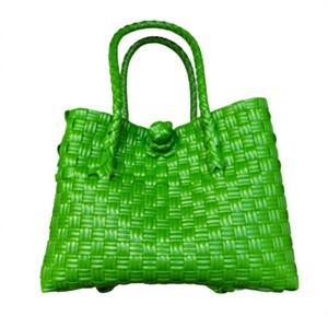 Bolso de mano de paja plástica tejida verde hecho a mano, impermeable, reciclado, ecológico, para el mercado, la playa, compras de verano, bolso de hombro - Product Image 5