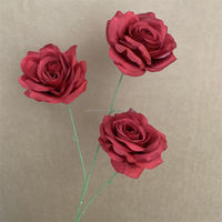 B-1082 Meistverkaufte Stoffblumen Hochzeits-Rosen Rote Blumenarrangements Burgunderrote Rosen Künstliche 3-Köpfige Rosen Großhandel