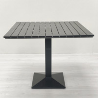 Table de bistrot moderne pour l'extérieur, plateau en WPC noir, structure en aluminium, base en fonte robuste, imperméable et résistante aux UV