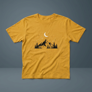 เสื้อยืดผู้หญิงลายกราฟิกต้นสน ดวงจันทร์ ดวงดาว สีมัสตาร์ด สำหรับกิจกรรมกลางแจ้ง เดินป่า ตั้งแคมป์ ผ้าฝ้าย OEM สไตล์ฤดูร้อน ขายส่ง - Product Image 1