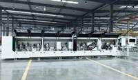 Machine automatique de chantournage de panneaux de bois pour meubles et armoires avec pré-fraisage