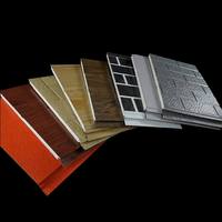 Panneau sandwich en PU sculpté en métal, panneau métallique isolé, revêtement mural extérieur pour maison préfabriquée, bâtiment commercial