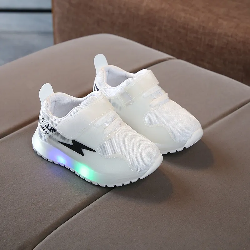 Nuevo estilo niños barco nuevo diseño niñas LED intermitente luz hasta América intermitente bebé niños zapatos casuales con luces