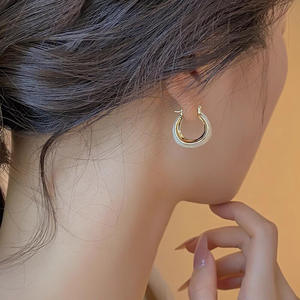 Orecchini a Cerchio Barocchi Placcati Oro in Lega di Zinco, Gioielli Unisex alla Moda - Product Image 5