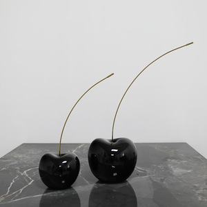 Ornement en résine brillante en forme de cerise, sculpture de fruit de luxe léger, décoration de bureau moderne pour salon, artisanat d'intérieur moderne - Product Image 2