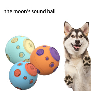 Karikatür tarz plastik köpek çiğnemek topu oyuncak ses-top haddeleme ay pilsiz Bite dayanıklı sesli evcil hayvan oyuncağı - Product Image 2