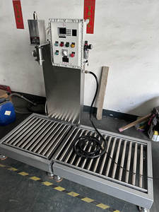 Machine de remplissage automatique Yunqingtech Spot Bucket Filling, avec bouchage en caoutchouc et remplissage de liquides, pour la production chimique quotidienne pneumatique - Product Image 3