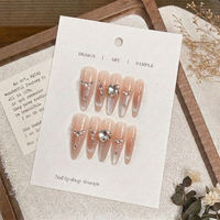 Extensions d'ongles effet œil de chat blanc laiteux de qualité salon, 10 pièces, longues, forme amande, avec strass taille émeraude et perles argentées