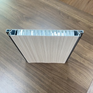 Revestimiento de chapa de aluminio de transferencia de grano de madera de tamaño personalizado de alto rendimiento <span class=keywords><strong>para</strong></span> renovación de paredes exteriores <span class=keywords><strong>para</strong></span> interiores de oficina en casa - Product Image 5