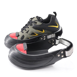 Couvre-chaussures de sécurité à embout en acier utilisés pour les visites dans les environnements industriels afin d'éviter le risque de dommages aux orteils - Product Image 1