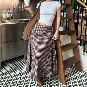 Falda midi de mujer con estampado de cuadros, cintura alta, dobladillo acampanado fruncido, estilo línea A para atuendos vintage y casuales - Product Image 3