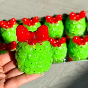 Juguete Antiestrés de Silicona con Forma de Mini Árbol de Navidad y Lazo - Juguete de Mano Suave para Aliviar el Estrés, Diseño Festivo para Niños, Regalo Navideño - Product Image 1