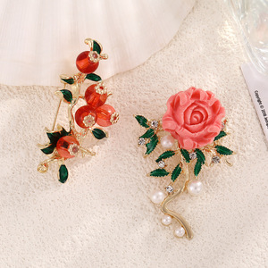 Broche Fleur en Alliage de Zinc Incrustée de Perles, Accessoire de Soirée pour Femme - Product Image 2