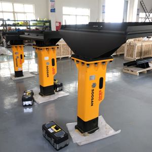 Martillo Hidráulico SOOSAN SB40 con Cinceles de 68 mm, Tipo Caja, para Roca, con Accesorio para Minicargadora Bobcat de 2.5-4.5 Toneladas - Product Image 6