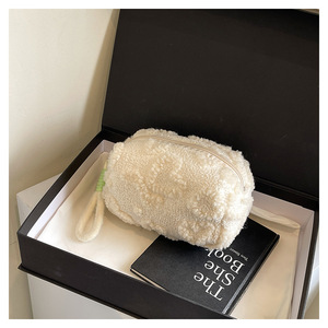 Bolsa de Maquillaje de Felpa con Impresión Personalizada al por Mayor, Bolsa de Cosméticos Pequeña y Portátil para Mujer - Product Image 5