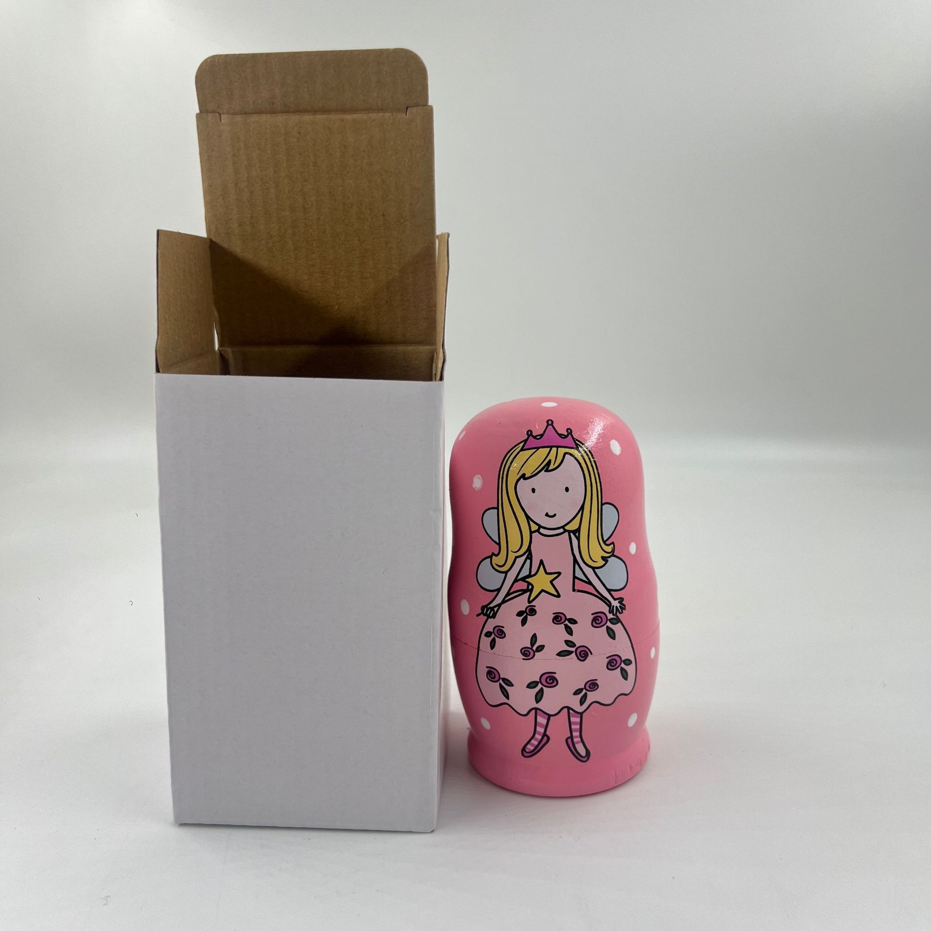 Petit ange-boîte blanche
