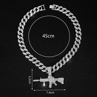 Nouveauté : Collier pendentif pistolet mitrailleur M4A1 pour homme, style bling-bling glacé avec chaîne cubaine Miami, plaqué or