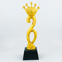 Fourniture directe par les fabricants de résine de cristal vierge en or Trophée de conférence souvenir créatif pas cher à vendre