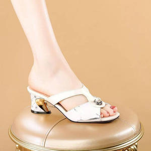 Nouvelles Sandales Talon Bloc Style Rétro Xuanhui avec Perles Luxe Creuses et Bout Ouvert - Product Image 4