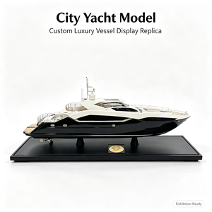 Modelo de Yate Personalizado con Casco en Blanco y Negro y Soporte de Exhibición - Product Image 6