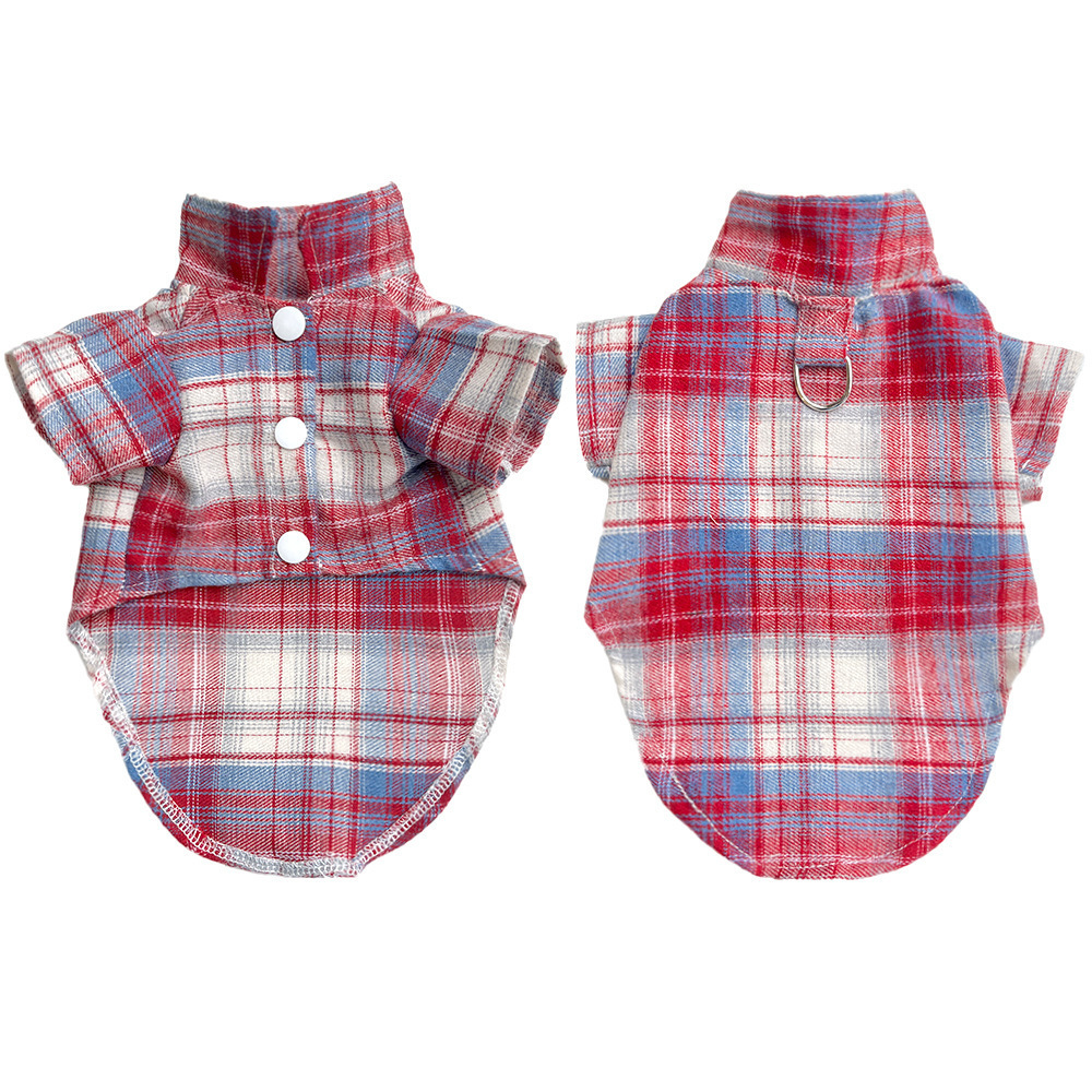 Chemise à carreaux rouge et bleue avec bouton D