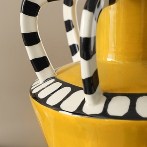 Urnes décoratives Flolenco Bold Color Block peintes à la main avec des rayures, poignée en boucle torsadée, <span class=keywords><strong>vase</strong></span> en céramique <span class=keywords><strong>pour</strong></span> une décoration minimaliste - Product Image 6