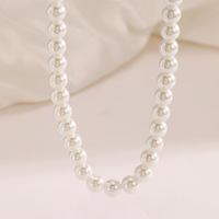 Vente en gros de chaînes de bijoux vintage plaquées argent blanc pur collier de perles d'imitation grand grain classique polyvalent à la mode pour