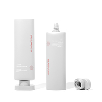 Tube cosmétique en PE gris clair mat de 100 ml avec bouchon à vis ovale plat, emballage élégant et féminin pour lotion corporelle