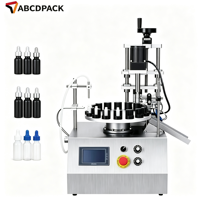 Machine de remplissage et de bouchage semi-automatique compacte pour liquides, idéale pour laboratoires et petites ateliers