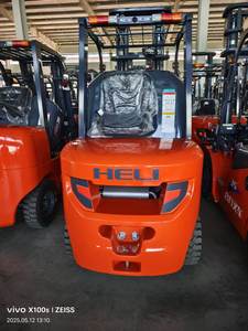 <span class=keywords><strong>Chariot</strong></span> <span class=keywords><strong>élévateur</strong></span> 5 tonnes diesel, pneus tout-terrain, pièces de transmission Okamura K24 d'<span class=keywords><strong>occasion</strong></span> du Japon, pompe à carburant 3p avec pince à rouleau de papier, toujours en état - Product Image 3