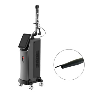 Appareil de beauté au laser CO2 fractionné pour le raffermissement de la peau avec tête fractionnée, tête à impulsions ultra-rapides et tête de blanchiment vaginal - Product Image 2