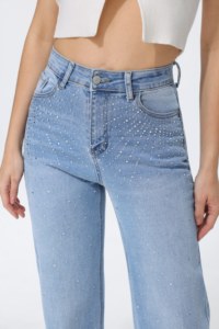 Jeans a vita alta che valorizzano la figura ed hanno un elegante taglio dritto decorato con un design a forma di stella in strass. - Product Image 6