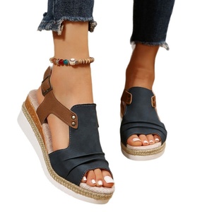 Sandales d'été pour femmes, plates, à plateforme, à bout ouvert, style décontracté, à enfiler, dessus en PU, tendance mode printemps - Product Image 4