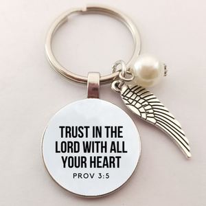 Porte-clés avec verset biblique, citation d'Écriture Sainte, bijoux chrétiens, cadeau inspirant pour une amie, femme, ailes d'ange en perle, porte-clés en verre - Product Image 3