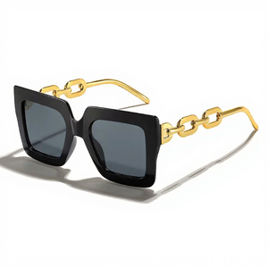 Lunettes <span class=keywords><strong>de</strong></span> <span class=keywords><strong>soleil</strong></span> carrées rétro classiques <span class=keywords><strong>de</strong></span> haute qualité pour femmes, légères, verres optiques UV400, chaîne carrée tendance à prix abordable - Product Image 4
