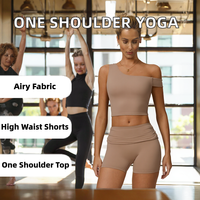 Ensemble de yoga 2 pièces respirant et uni pour femme, avec short court à taille élastique et logo frontal, idéal pour le sport