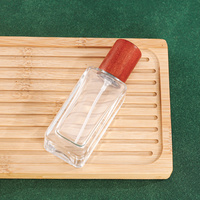 Vente en gros de flacons de parfum vides carrés de 30 ml et 50 ml avec bouchon en bois et pulvérisateur à pompe, forme rectangulaire fine