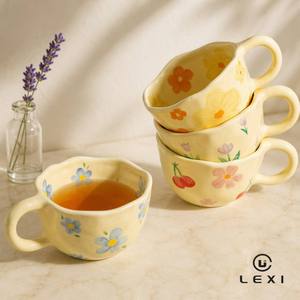 Juego de Tazas de Cerámica Pintadas a Mano con Diseño Floral, Borde Ondulado, Patrón Botánico en Azul, Cereza, Morado, Tulipán, Amarillo y Naranja, para <span class=keywords><strong>Café</strong></span> y Té - Product Image 1