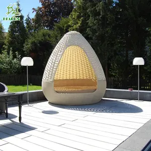 Hign qualità di vimini mobili da giardino in rattan esterno a bordo piscina forma di nido chaise lettino