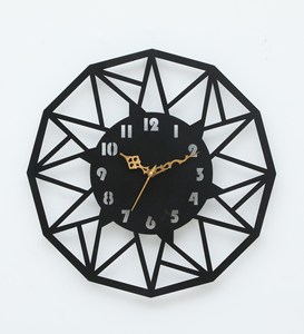 Horloge murale design en métal haut de gamme avec technologie à quartz silencieuse de style Parfait pour une pièce de déclaration dans les maisons, les bureaux ou les restaurants - Product Image 1