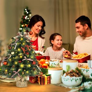 Arbre de Noël de table de 24 pouces avec cime d'arbre incurvée, mini arbre de Noël avec lumières, branches en PE et divers ornements de bricolage - Product Image 2