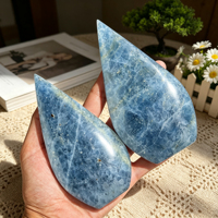 Calcite bleue naturelle en forme de goutte de flamme, cristal poli de forme libre, pierre de calcite bleue pour ornement de maison, artisanat en cristal